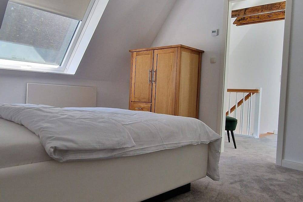 Nice Home Surrounded by Nature with Whirlpool & 3 Bedrooms Near Fairtrade Essen in Stadtbezirk IX, Essen