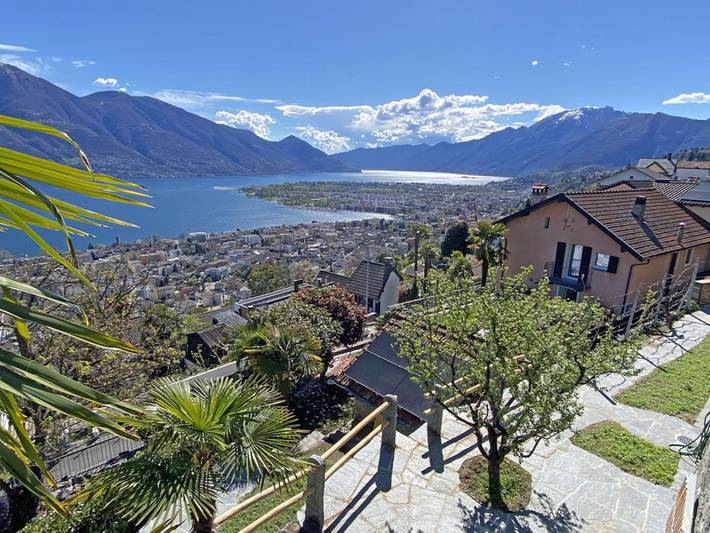Ferienhaus für 4 Personen, mit Balkon und Terrasse sowie Garten und Seeblick in Brione sopra Minusio