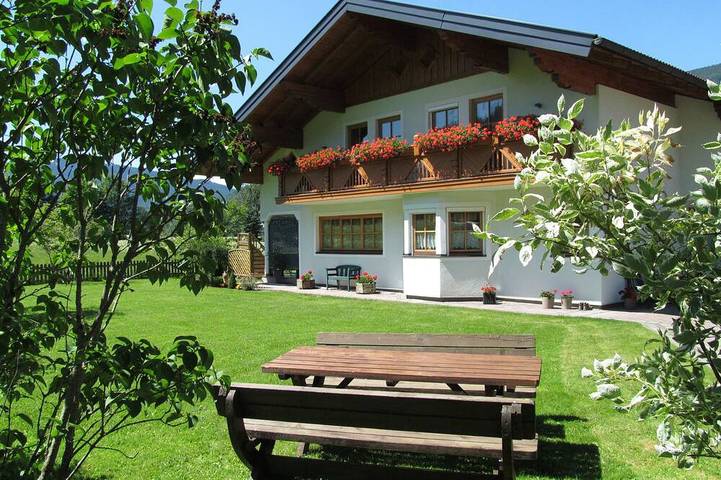 Chalet für 6 Personen, mit Terrasse und Garten im Salzburger Land