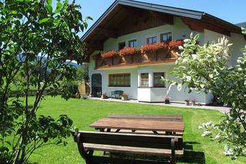 Chalet für 6 Personen, mit Terrasse und Garten im Salzburger Land