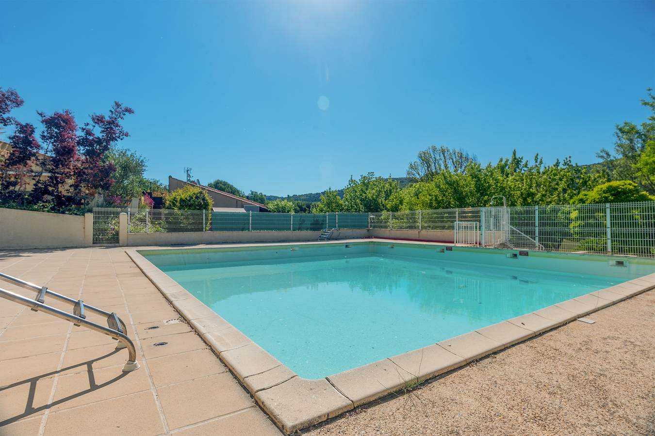 Mazet de Soleil - Maisonnette climatisée pour 4 in Saint-Martin-de-Brômes, Alpes-de-Haute-Provence