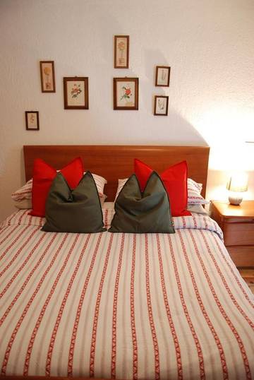 Gîte pour 5 personnes, avec jardin dans Nus
