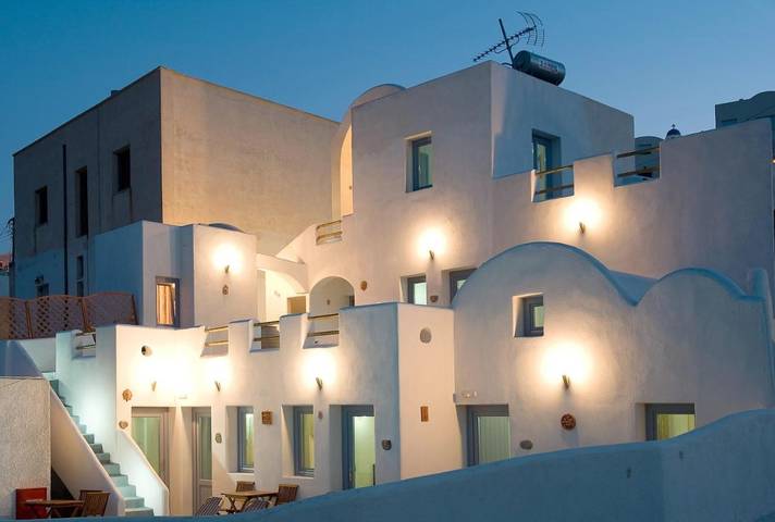 Maison d’hôte pour 2 personnes, avec vue ainsi que piscine et balcon à Thera - 4