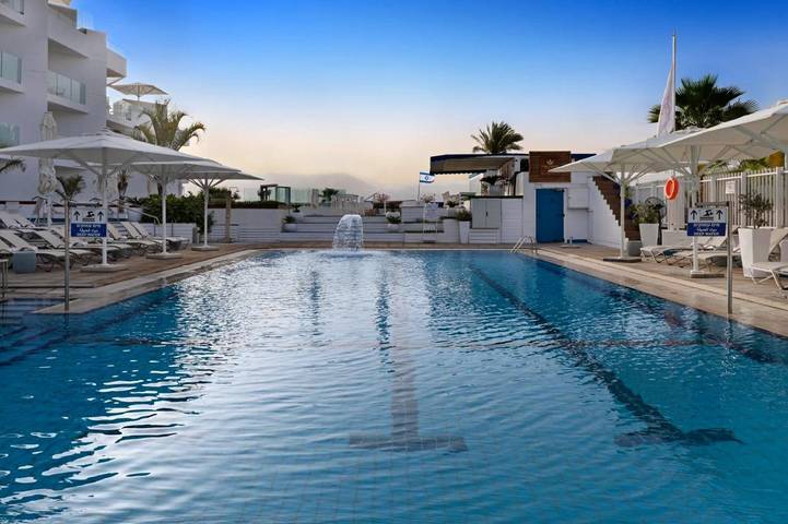 Hôtel pour 2 personnes, avec vue et piscine ainsi que bassin pour enfant et balcon à Eilat