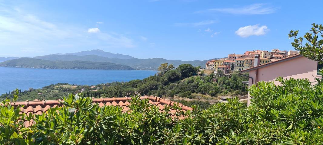 Entire apartment, Apartment "La Perla del Golfo" with Sea View & Terrace in Capoliveri, Arcipelago Toscano