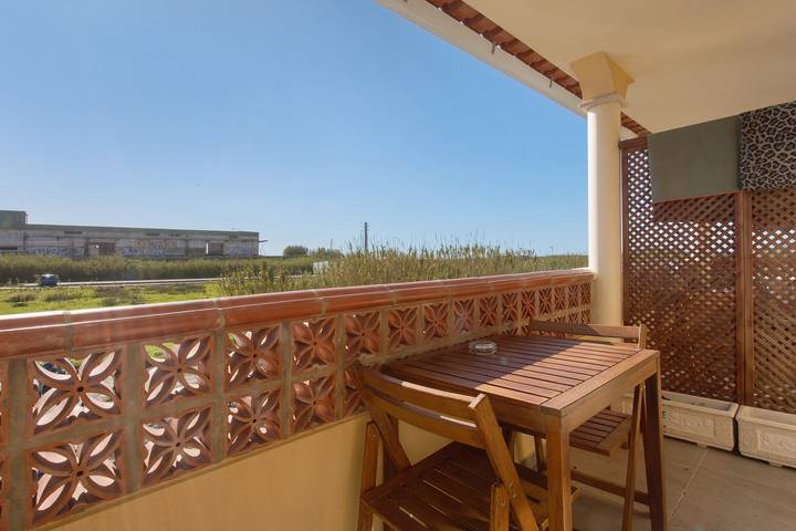 Entire apartment, Apartment '6' with Shared Pool, Shared Terrace and Wi-Fi in Lourinhã, Lisbon District