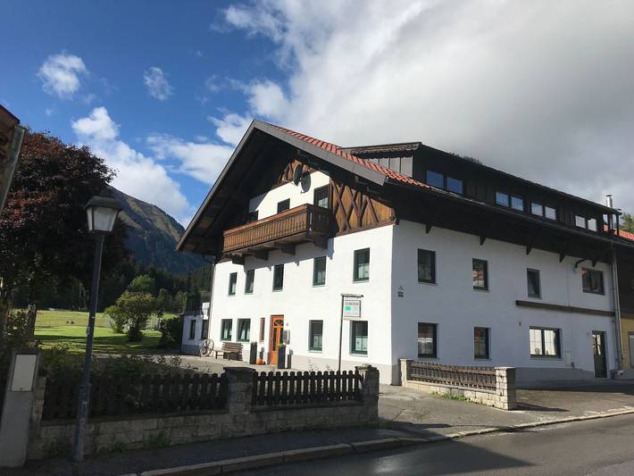 Ferienwohnung für 4 Personen, mit Garten und Ausblick in Bichlbach - 4