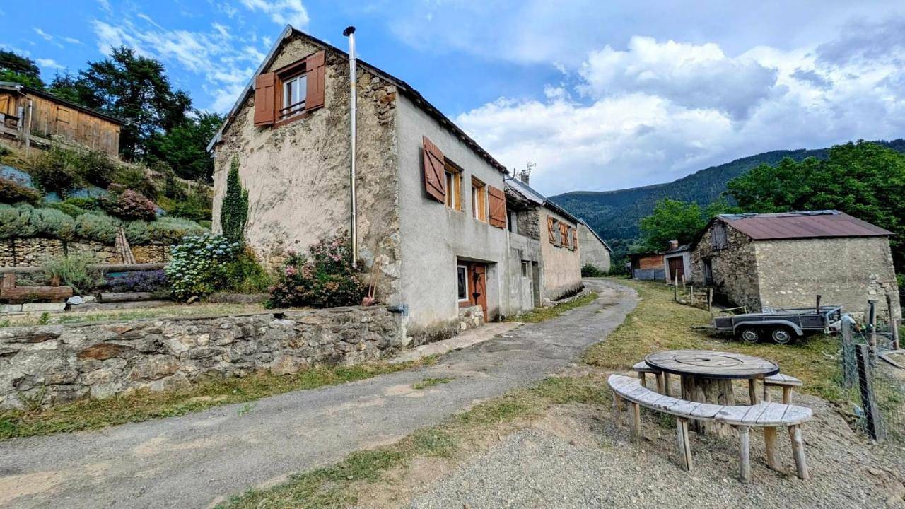 Aux trois Dragons in Boussenac, Parc naturel régional des Pyrénées ariégeoises