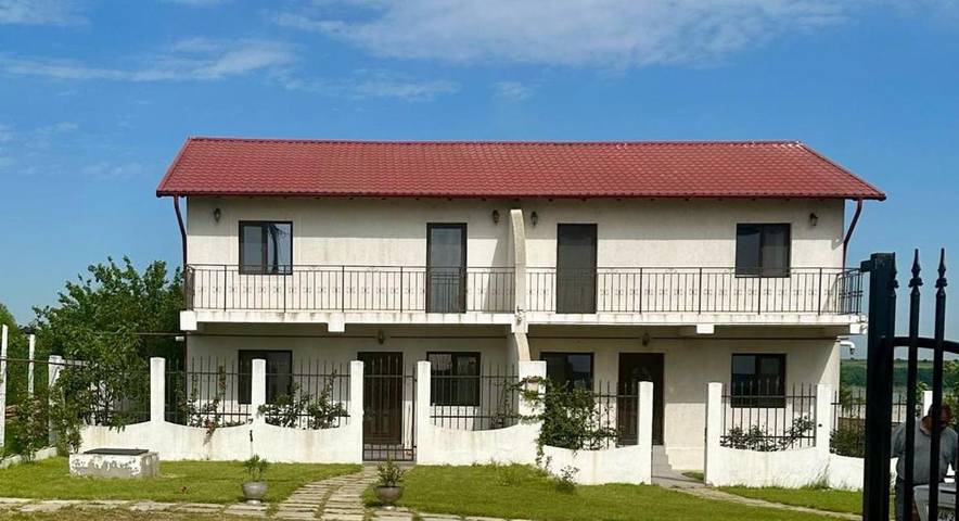 Villa for 6 people, with Balcony and Terrace as well as Garden and Lake view in Romania