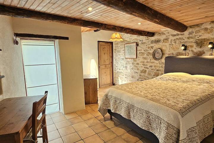 Gîte pour 14 personnes, avec jardin et terrasse, animaux acceptés à Goudargues - 4