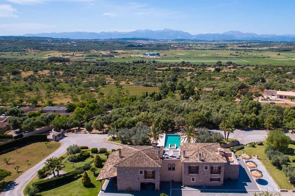 Wunderschönes Haus in Ariany mit privatem Swimmingpool, der sowohl drinnen als. in Ariany, Mallorca Inselmitte
