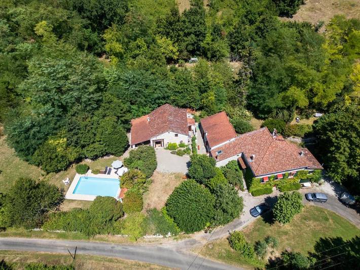 Location de vacances pour 18 personnes, avec vue ainsi que piscine et jardin, adapté aux familles à Pont-du-Casse