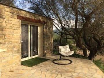 Gîte pour 4 personnes, avec jardin ainsi que vue et terrasse à Rapale
