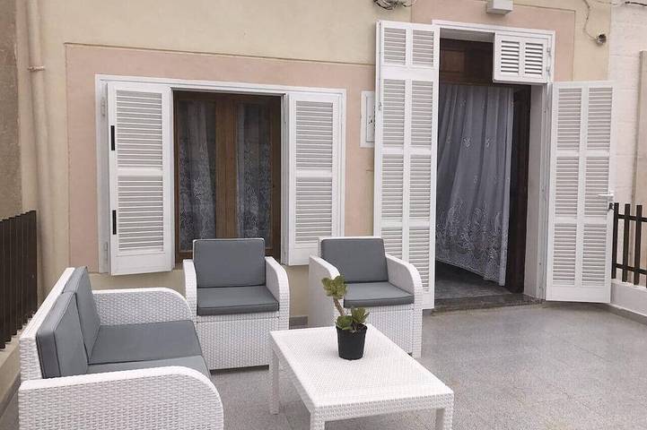 Villa für 4 Personen, mit Balkon und Garten