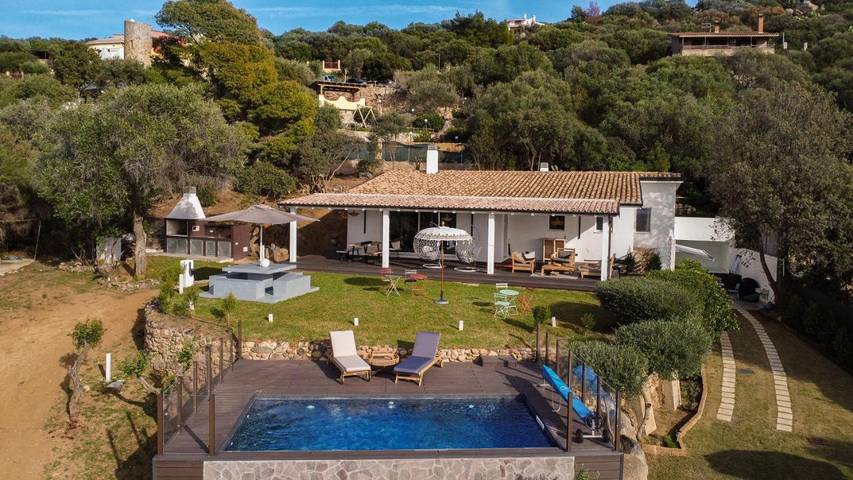 Chalet para 8 personas, con jardín además de jacuzzi y piscina en Capitana