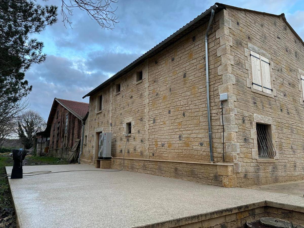 Four-Bedroom Holiday Home in Saint-Vincent-de-Cosse, Périgord Noir