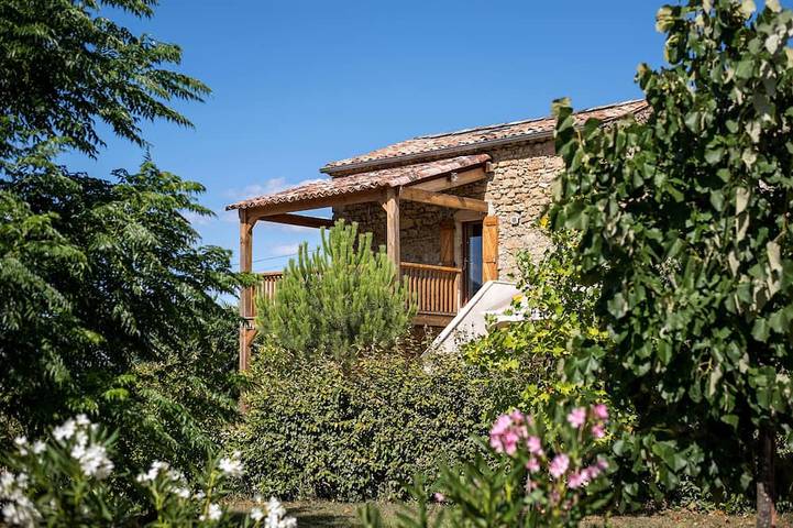 Location de vacances pour 4 personnes, avec jardin et balcon à Lablachère