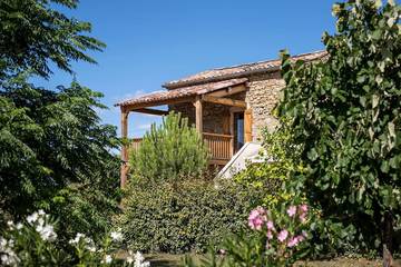 Gîte pour 4 personnes, avec balcon et jardin à Lablachère