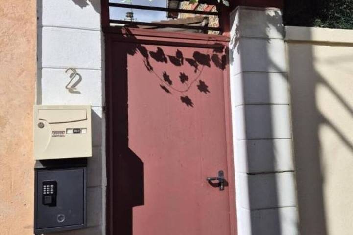Modern Parisian Comfort with a Terrace - Your Relaxing Retreat near Paris 13ème in Ivry-sur-Seine, Val-de-Marne