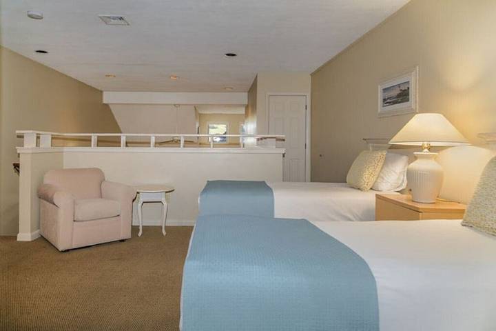 Hotel for 6 people, with hot tub and yard as well as sauna in Connecticut