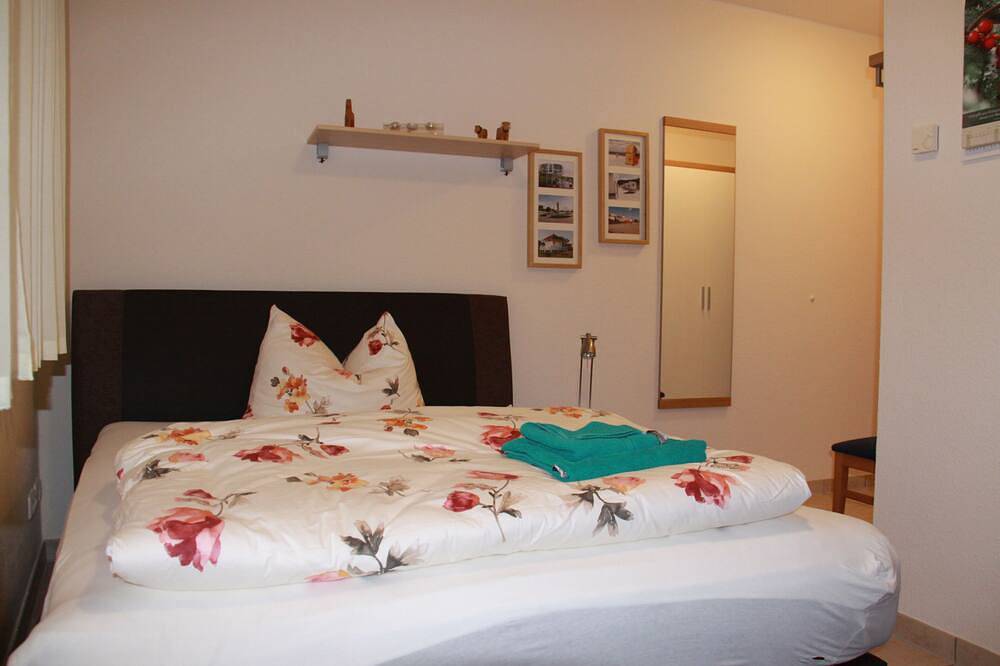 *****Haus in Binz, 3 Szi, 2 Bäder, zentrale + ruhige Lage, Sauna,Terrasse,Garten in Binz, Rügen