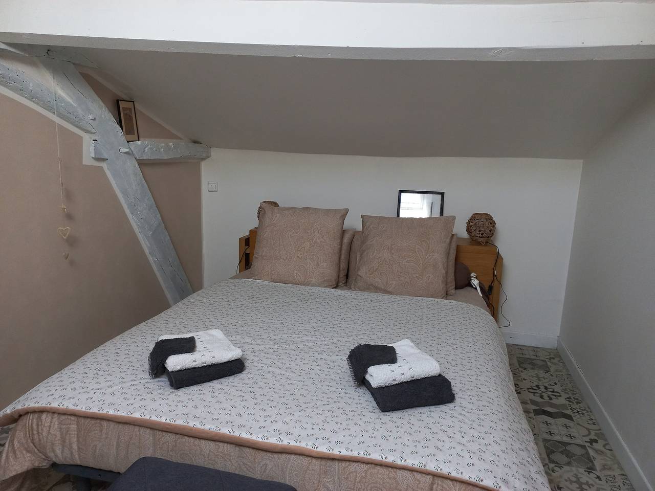 Bed and Breakfast 'Les Hirondelles' mit privater Terrasse, Gemeinschaftsgarten und Wlan in Saint-Georges-sur-Layon, Loire-Tal