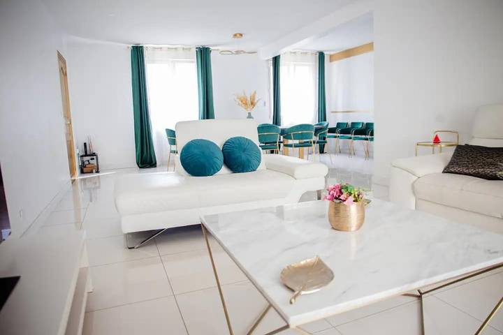 Location de vacances pour 20 personnes, avec jardin et vue à Émerainville - 2