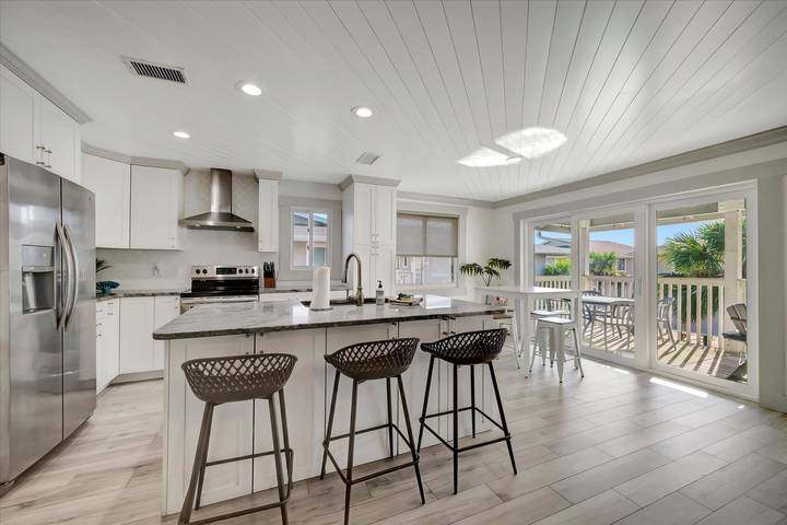 Vacation rental for 8 people, with balcony, kid friendly in Indian Shores