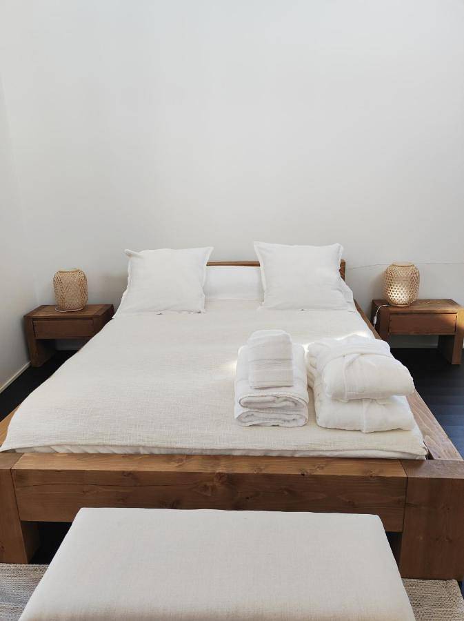 Location de vacances pour 2 personnes, avec piscine ainsi que vue et jardin à Montaren-et-Saint-Médiers - 4