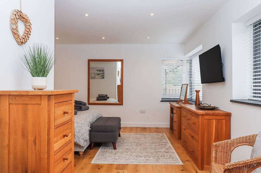Lower Moorwood, family friendly, with hot tub in Bovey Tracey in Bovey Tracey, Dartmoor