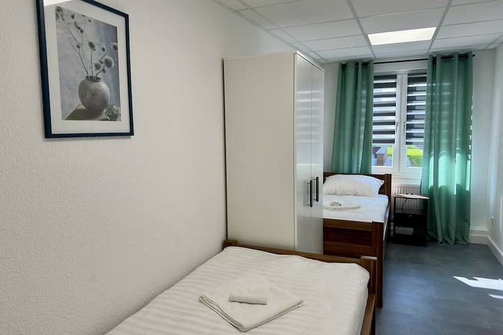 Ganze Wohnung, Renovierte & voll möblierte Wohnung für 7 Personen in Minden, Kreis Minden-Lübbecke