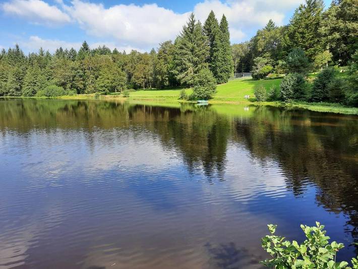 Location de vacances pour 2 personnes, avec vue sur le lac ainsi que jardin et vue à Maisonnais-sur-Tardoire - 3