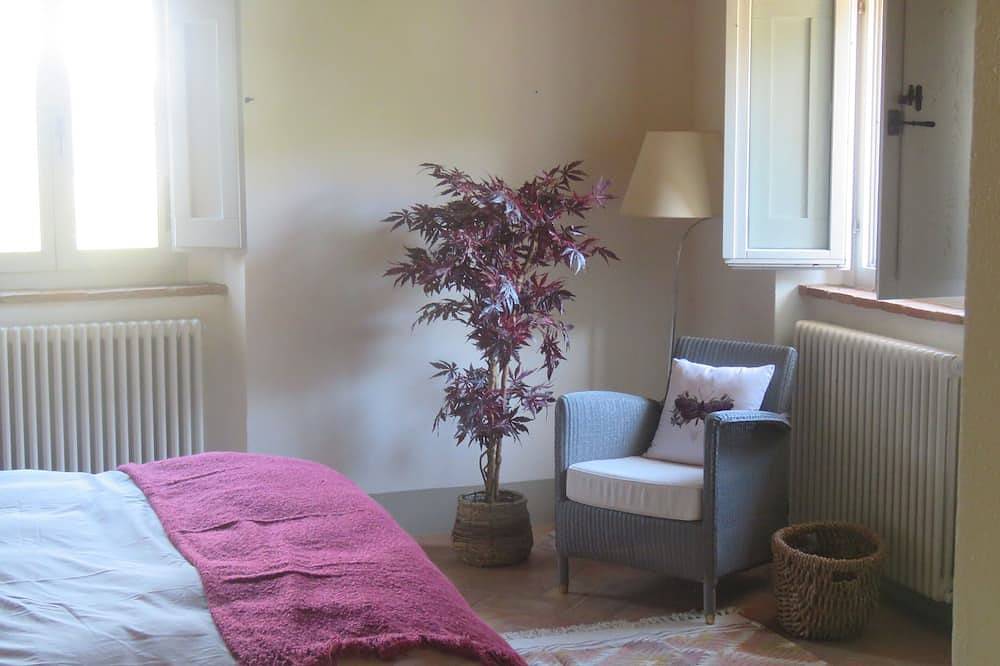 Exquisitely restored pool villa, spacious, v.private yet steps frm local village in Lisciano Niccone, Valtiberina