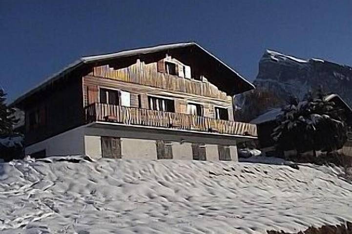 Maison pour 15 personnes, avec jardin et piscine, animaux acceptés à Samoëns