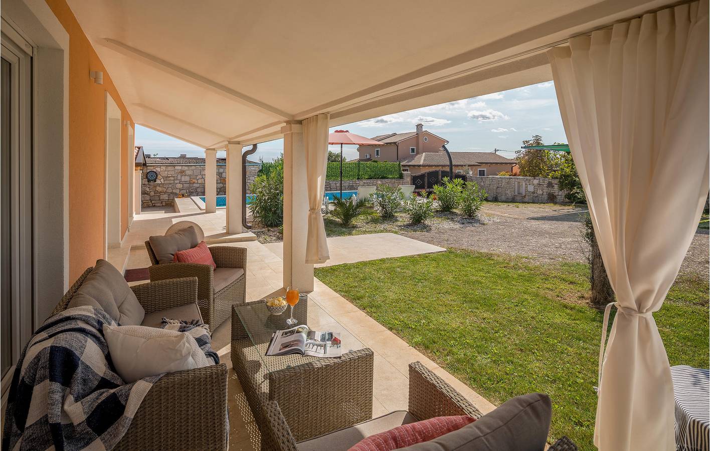 Gemütliche 1-Zimmer-Wohnung mit Pool und Terrasse, 400 m vom Restaurant Vorichi entfernt in Barban, Südküste Istrien