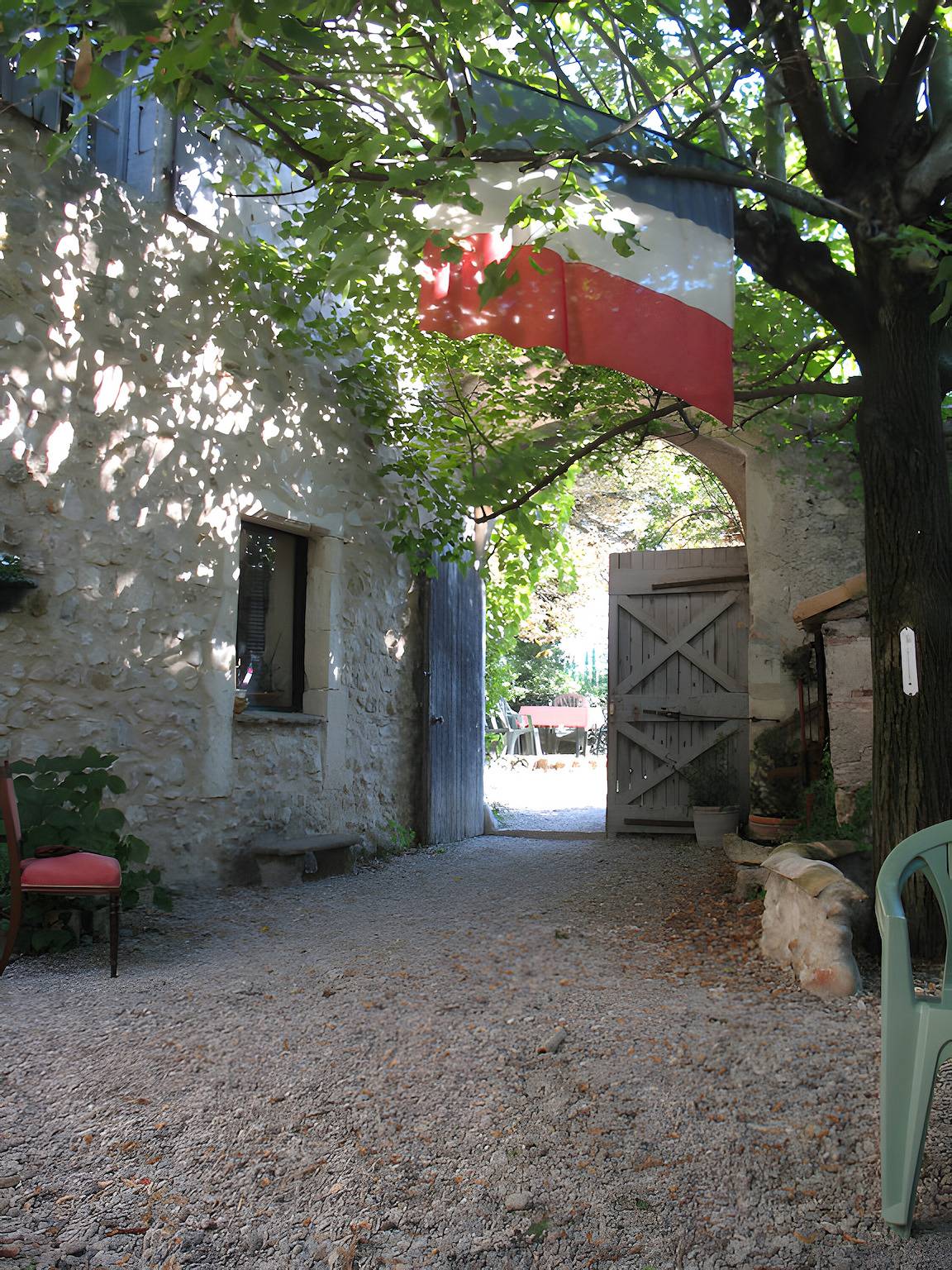 Chambre Rose avec piscine et jardin in Sauzet, Région de nyons