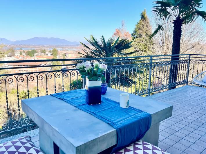 Ganze Wohnung, Apartment mit Seeblick in Arona in Arona (Lago Maggiore), Arona Gemeinde