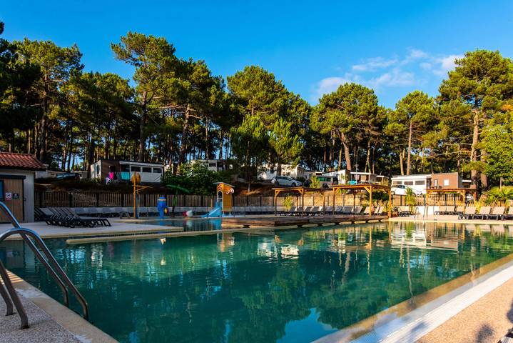 Camping für 6 Personen, mit Terrasse und Pool, mit Haustier in Biscarrosse - 2