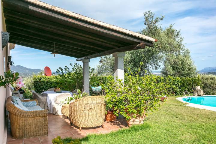 Villa Peditoltu con vista mare, vista montagna, giardino, piscina e terrazza in Olbia, Olbia-Tempio