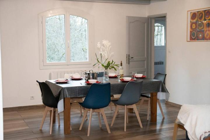 Gîte pour 7 personnes, avec terrasse et jardin ainsi que vue et piscine à Aussonne - 3