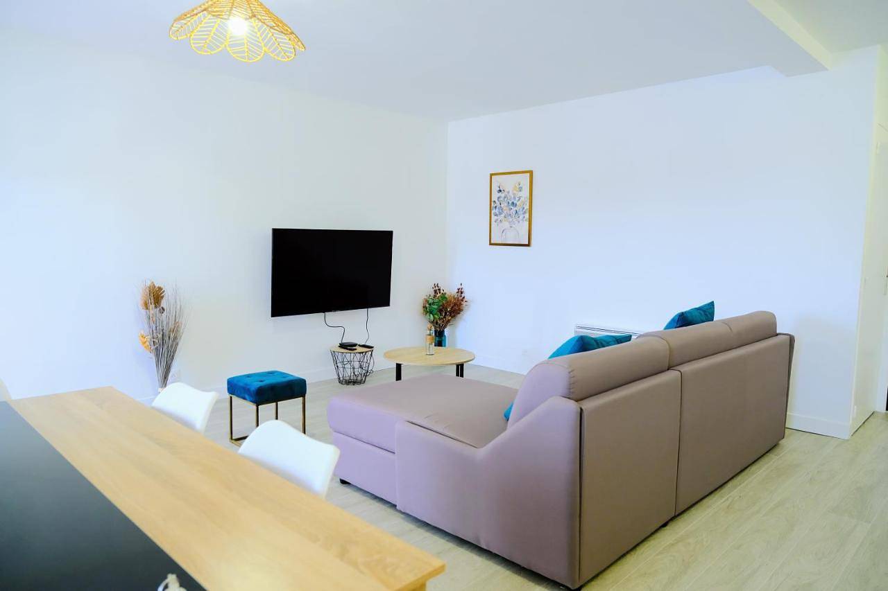Appartement entier, Double Apparts - Spacieux 140 m2 - 4 Ch - Entrée autonome- 2 Parkings Privé Gratuit in Melun, Seine-et-Marne