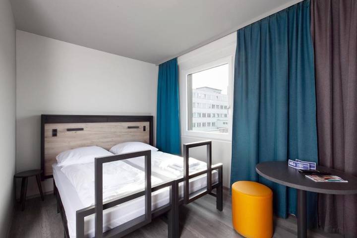 Hotel for 10 people in Frankfurt am Main