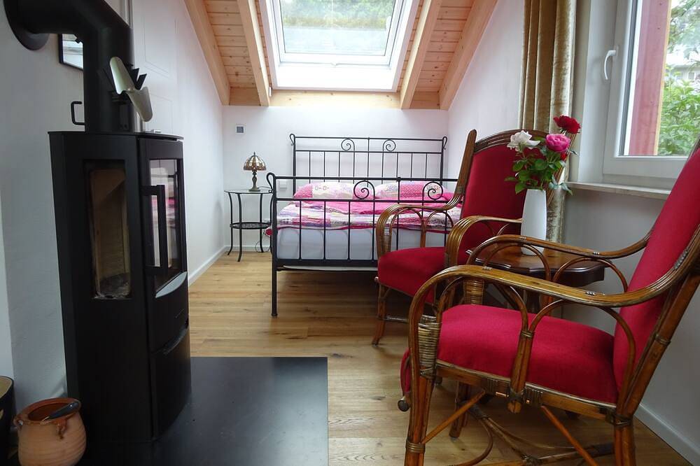 Ganze Wohnung, Ferienwohnung Zeitlos - Ferienwohnung 2 Personen in Löwenstein, Stuttgart Region