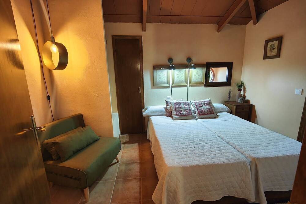 Rural Lodging At Hacienda Villarta Winery in Escalona del Alberche, Escalona