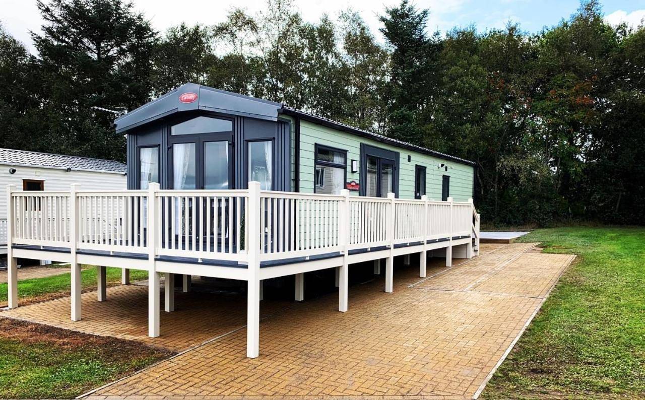 Lola Lodge - Luxury Hot Tub Retreat in Northumberland