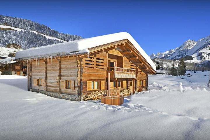 Chalet pour 12 personnes, avec Balcon et Jacuzzi ainsi que Terrasse et Jardin à La Clusaz