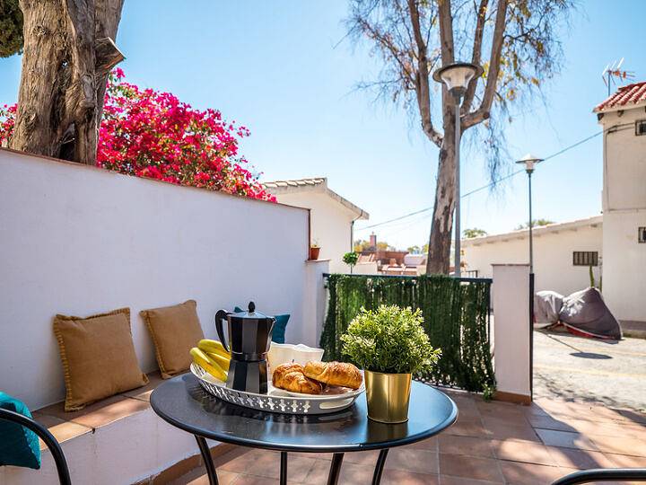 Appartement entier, Appartement de vacances pour 2 personnes avec terrasse in Málaga (Este), Malaga