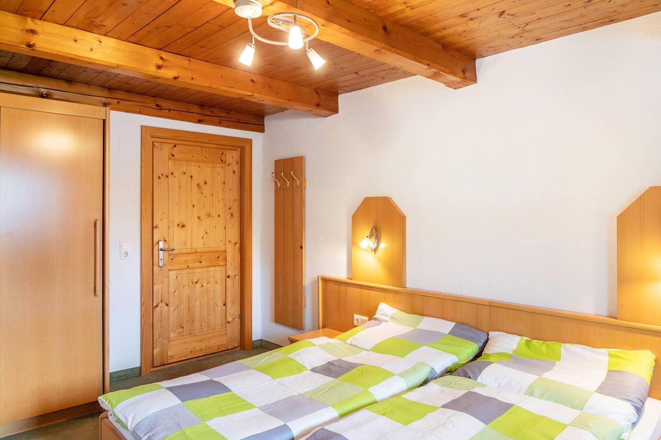 Zimmer '4' mit Bergblick, gemeinsamer Terrasse und Wlan in Hopfgarten im Brixental, Brixental