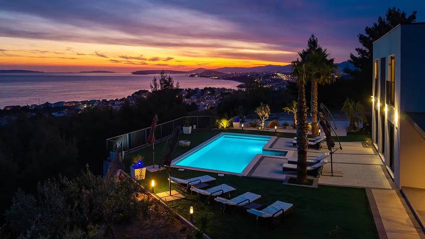 Ferienhaus für 8 Personen, mit Garten und Pool sowie Sauna und Terrasse