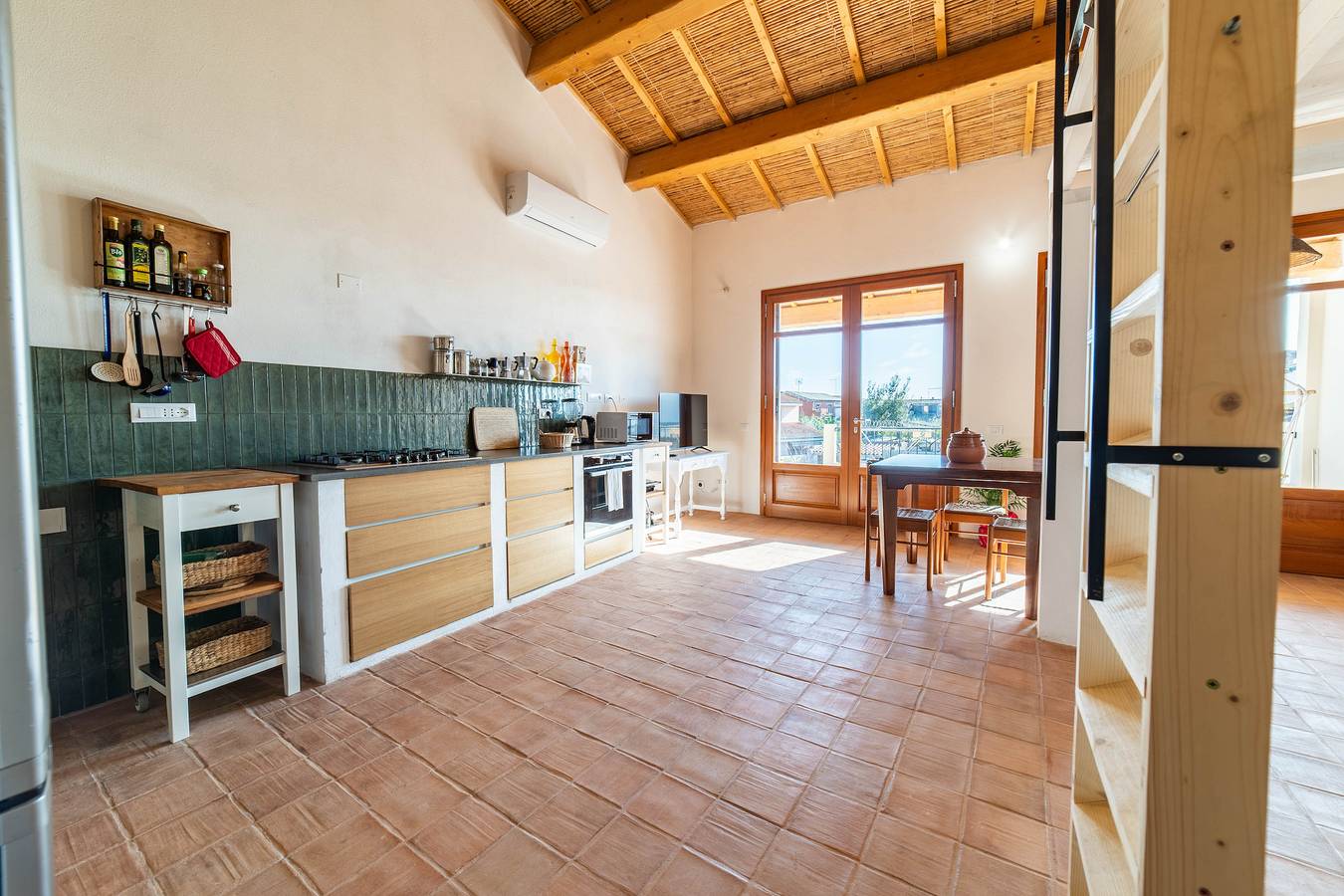 Casa Tharros Apartment Terrace in Nurachi, Stagno di Càbras